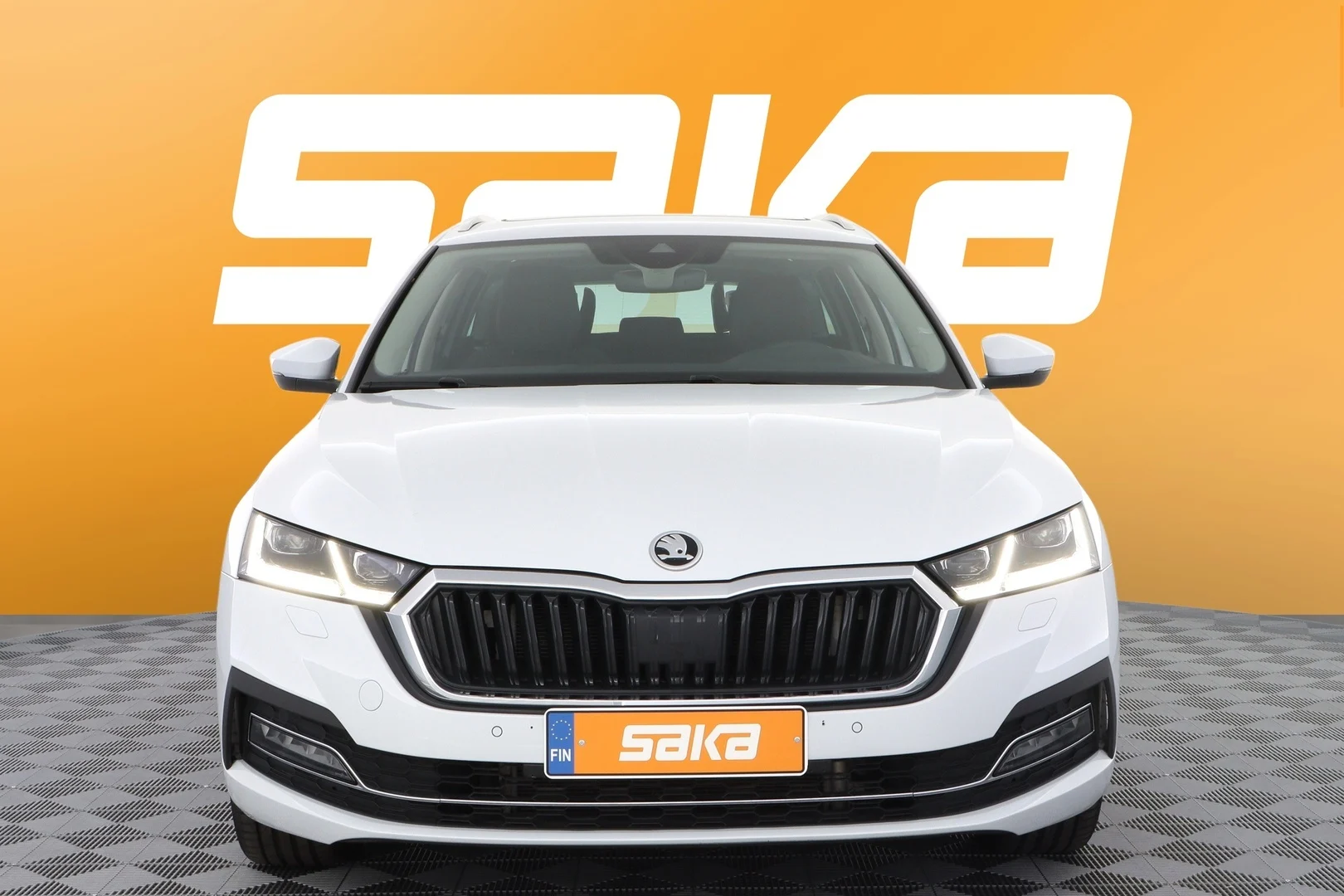 Car Image - Nnej0QBgqaukiV1BwLjWC