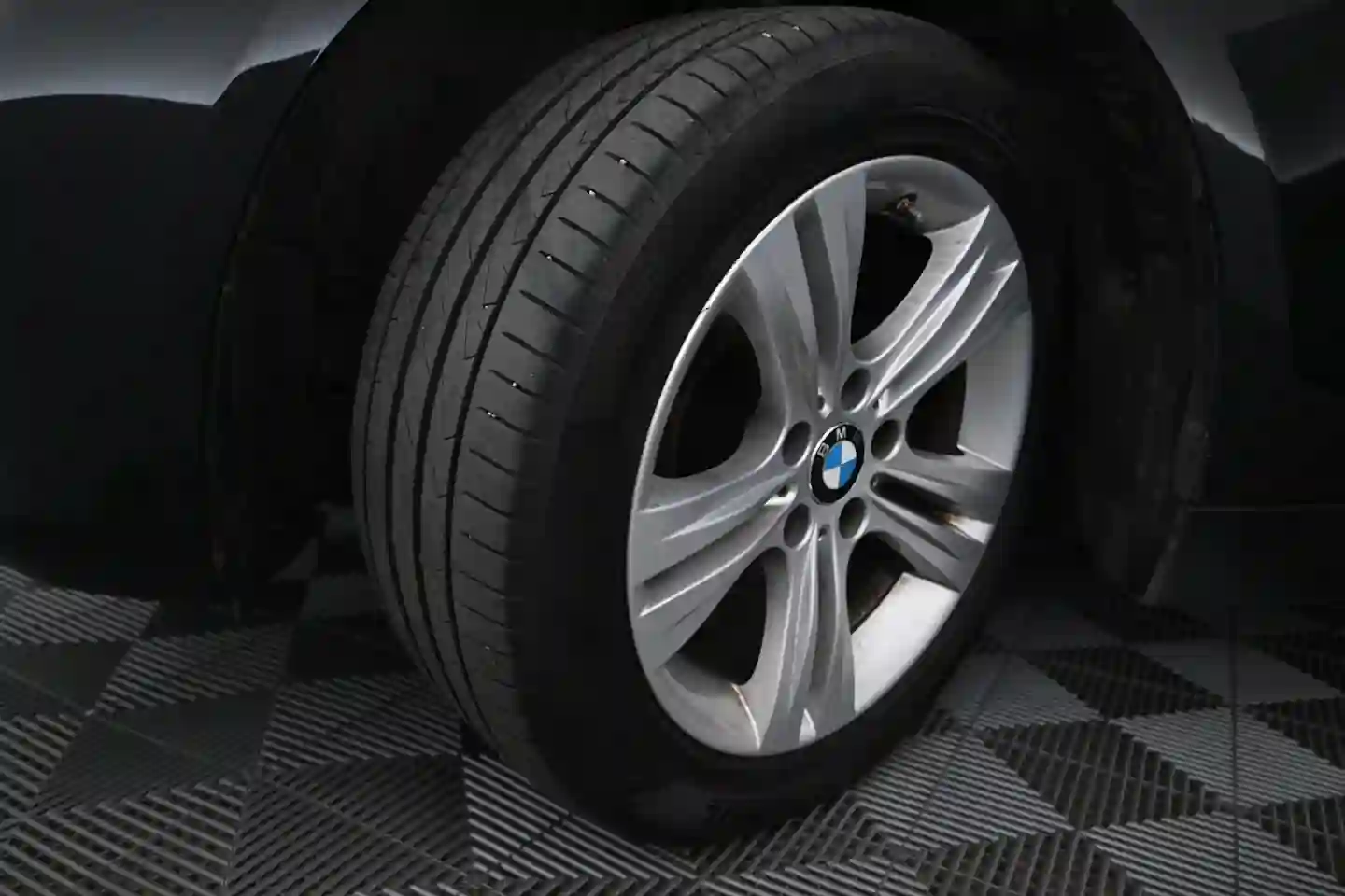Car Image - 2ljHfzQJ96eazt6w7bmtol