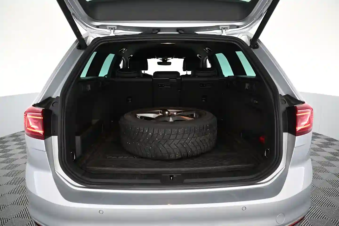 Car Image - 3EveOmnNFwEfSUTtRldezn