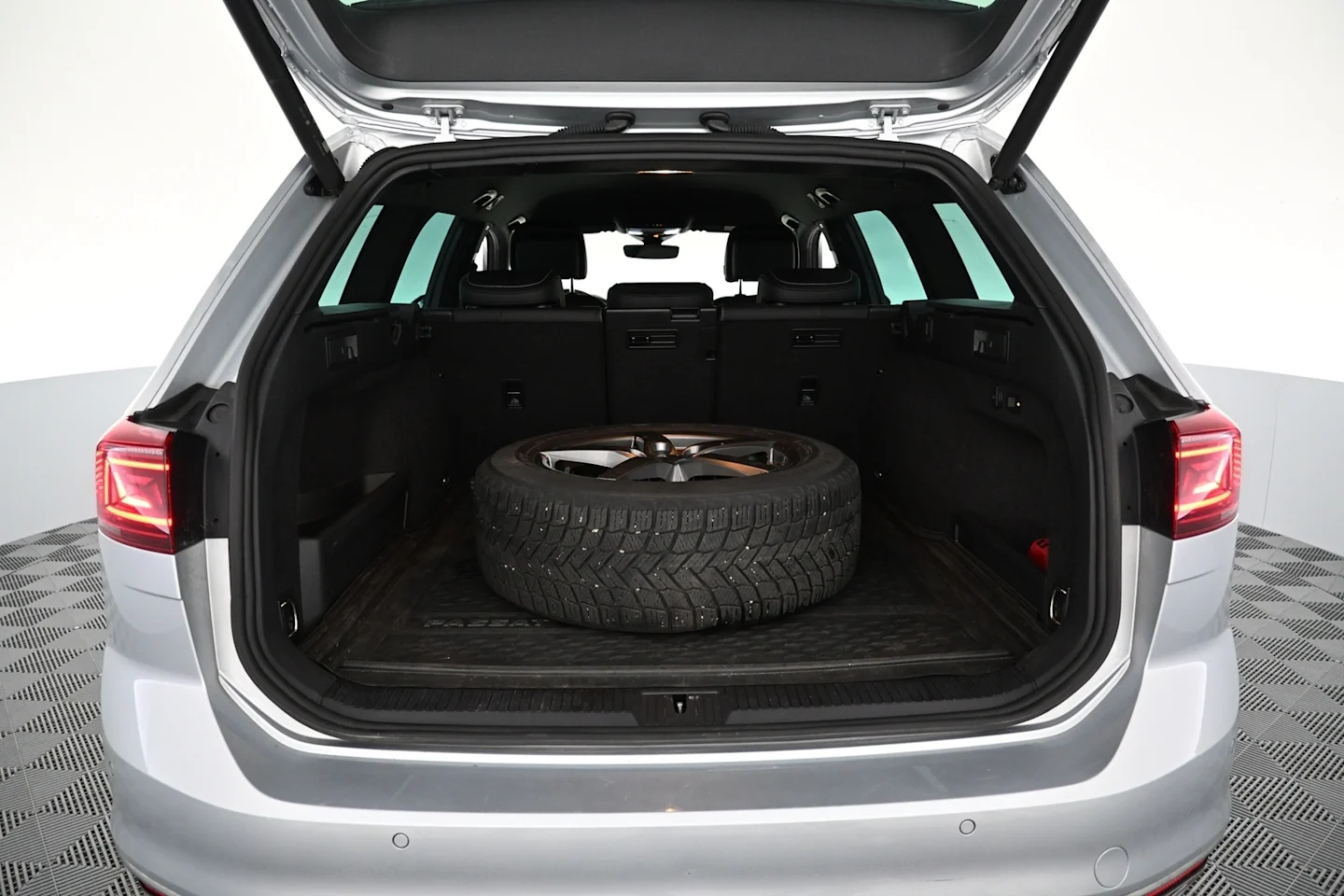 Car Image - 3EveOmnNFwEfSUTtRldezn