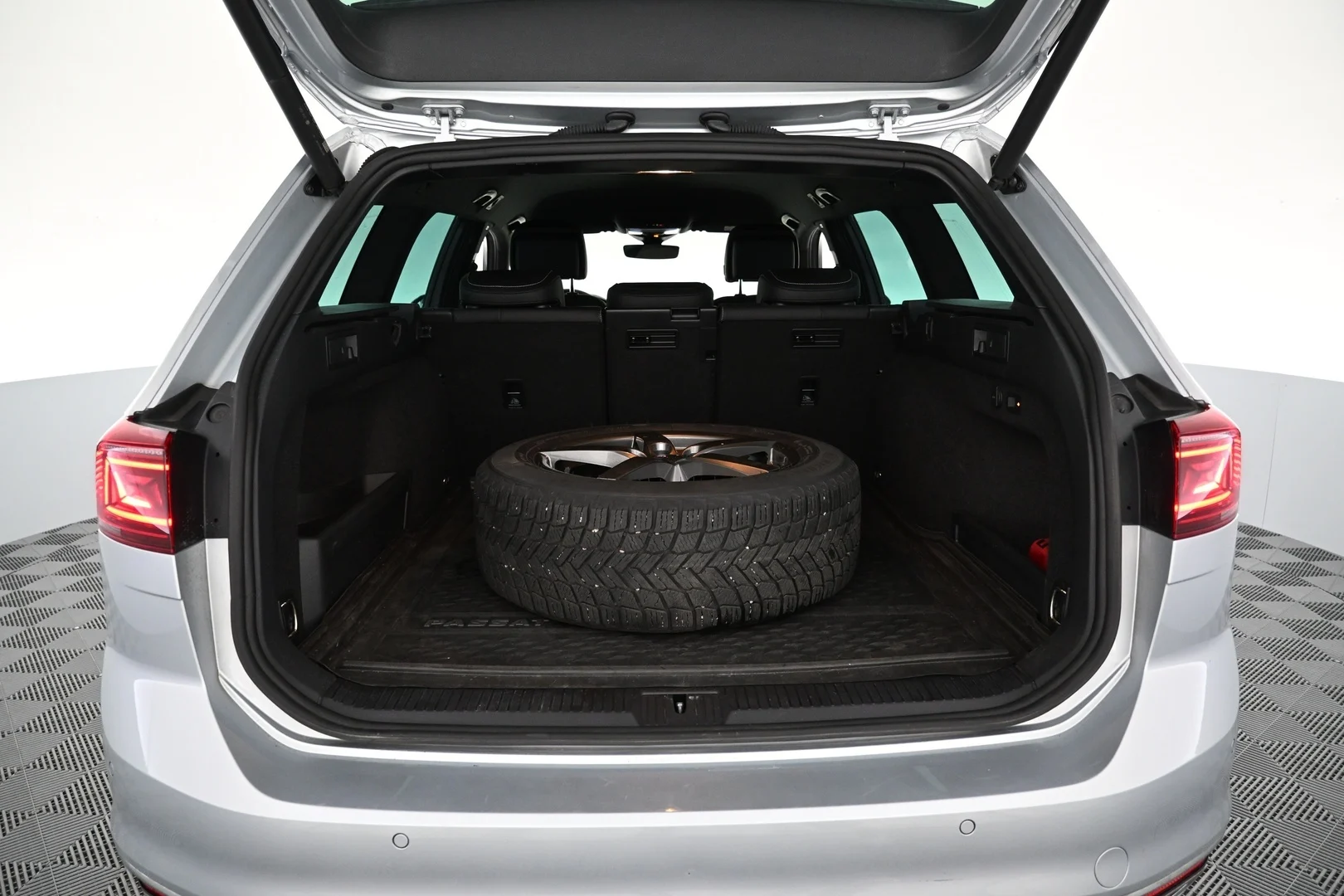Car Image - 3EveOmnNFwEfSUTtRldezn