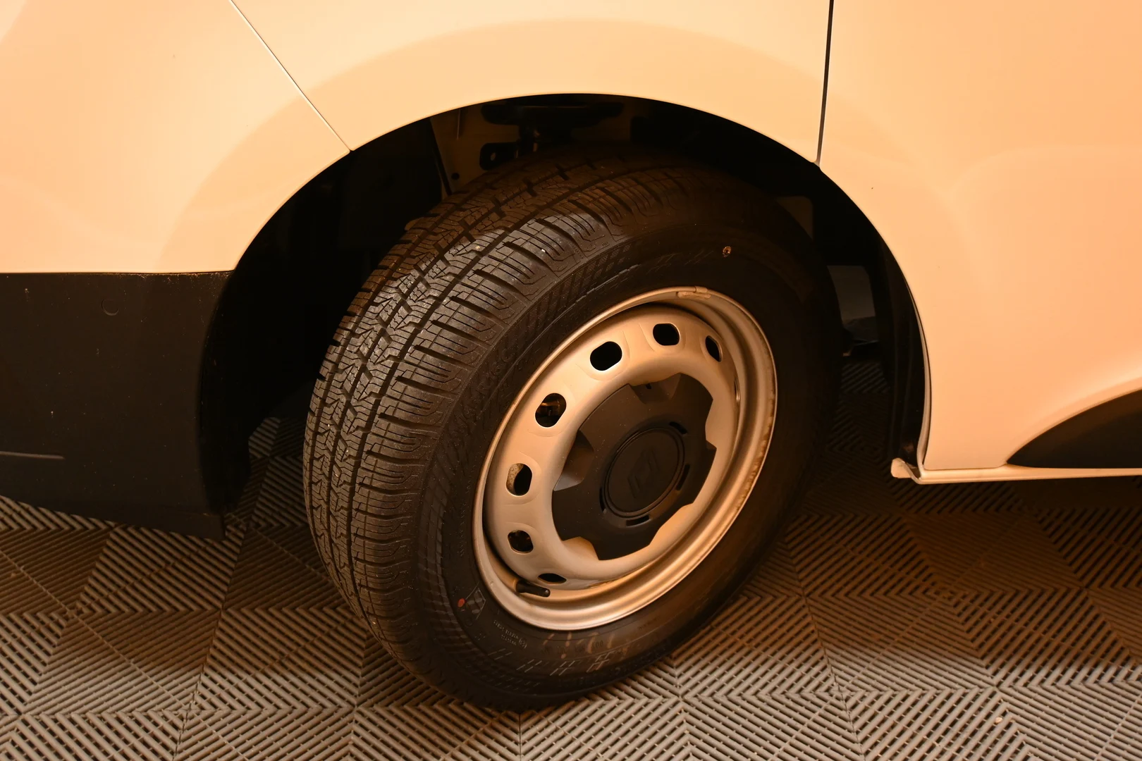 Car Image - 2w0kRw8PN7aQtxz3ogezUn