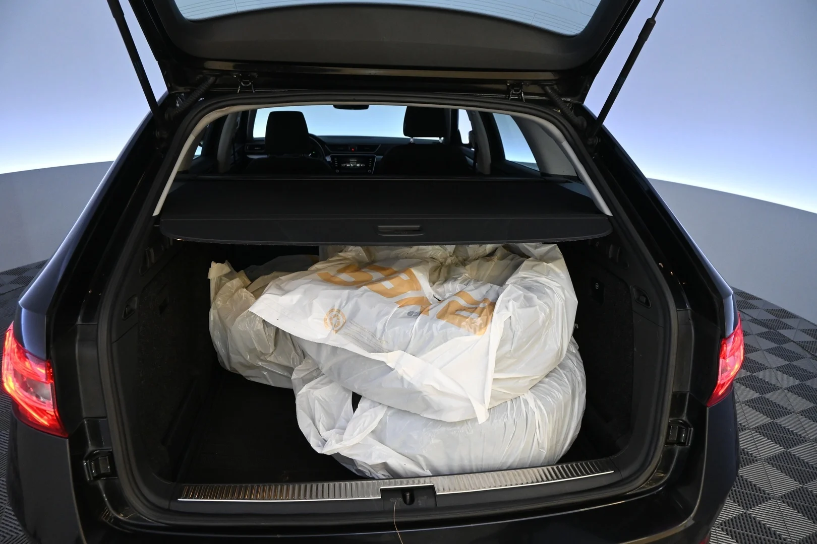Car Image - jED9IBC5cv4NGFKDLZNA2