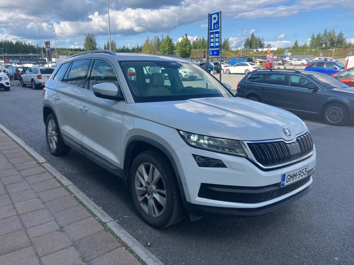 Car Image - 2lx2U9gZPkzSpSVUhiGk57