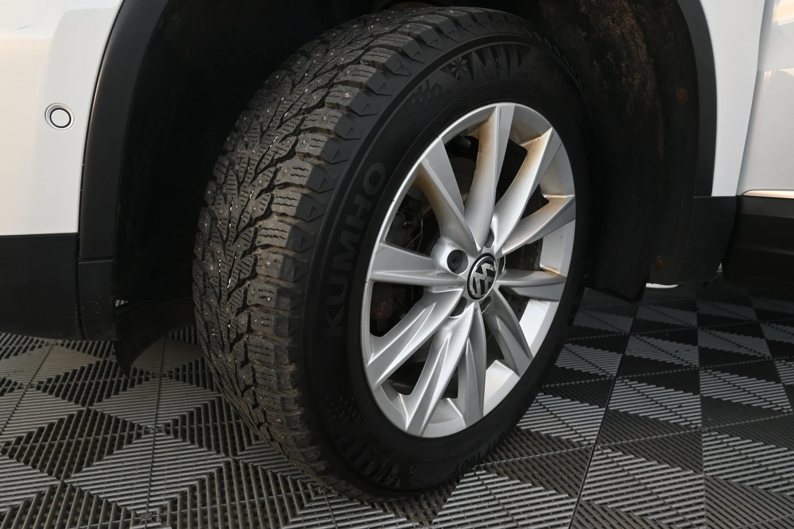 Car Image - 2jsa5pxqfQYAlQUCIvXHPi