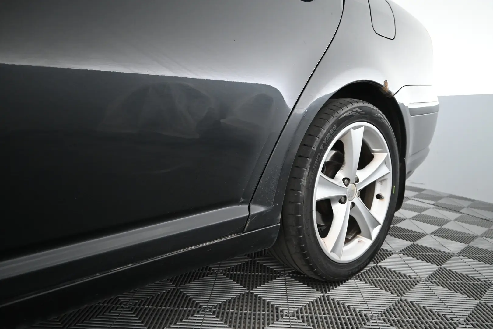 Car Image - 27vZu7Y7tqbDjfG2lt10zB
