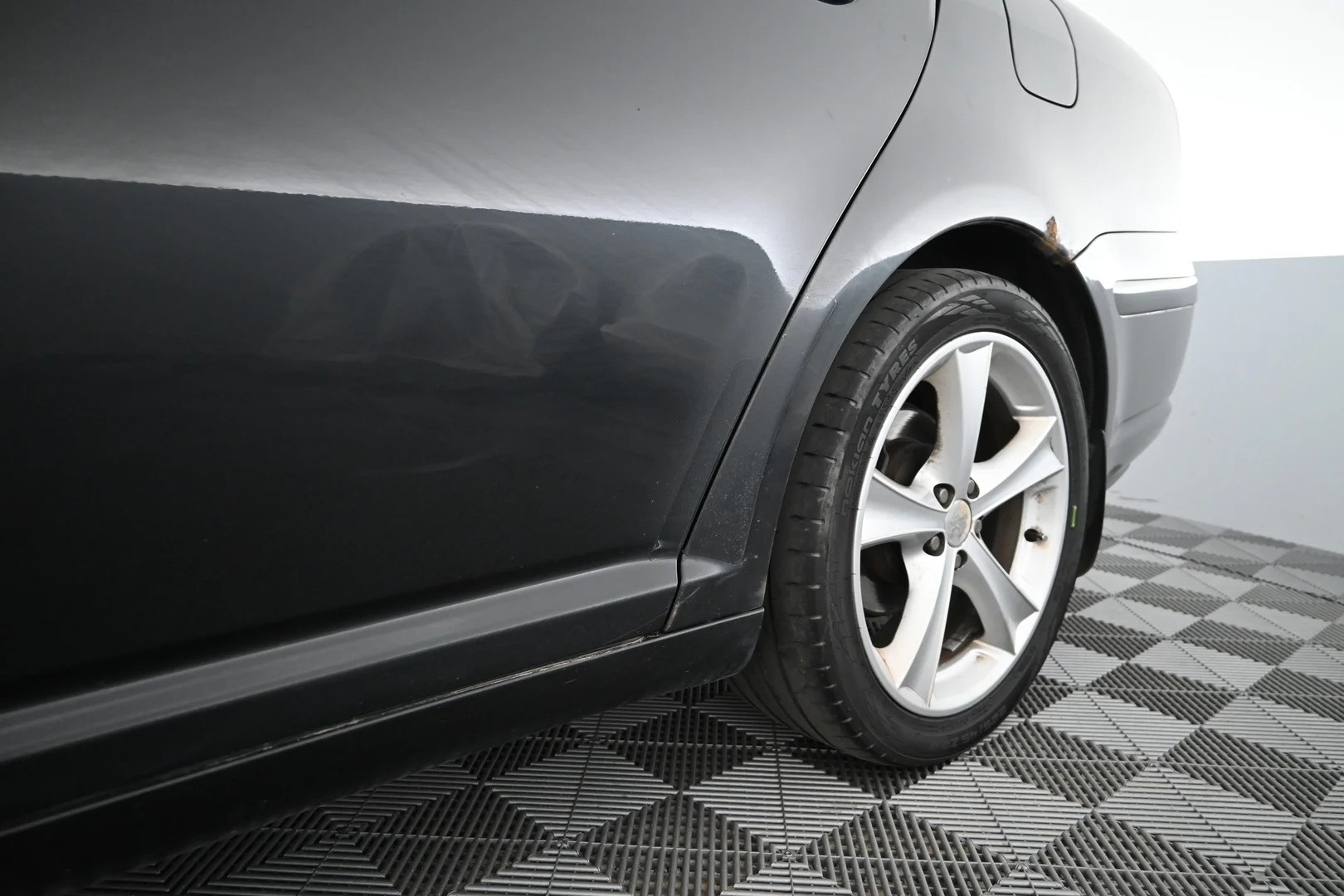 Car Image - 27vZu7Y7tqbDjfG2lt10zB