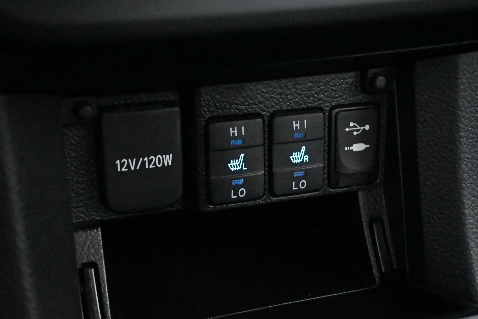Car Image - 760EdOZdbvPjGBcDzxnoob