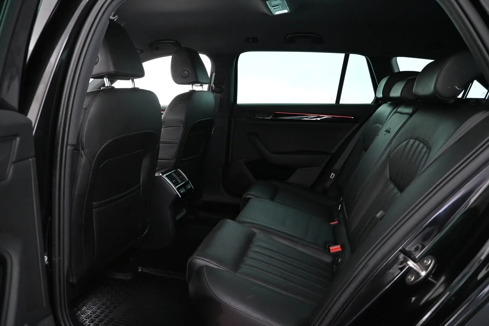 Car Image - 5yZc8kJmrYRZef4GN1EH9e