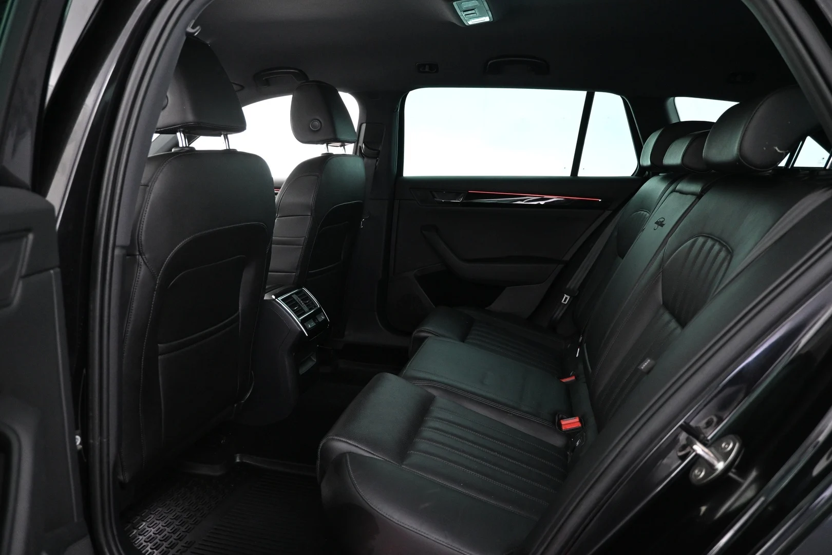 Car Image - 5yZc8kJmrYRZef4GN1EH9e