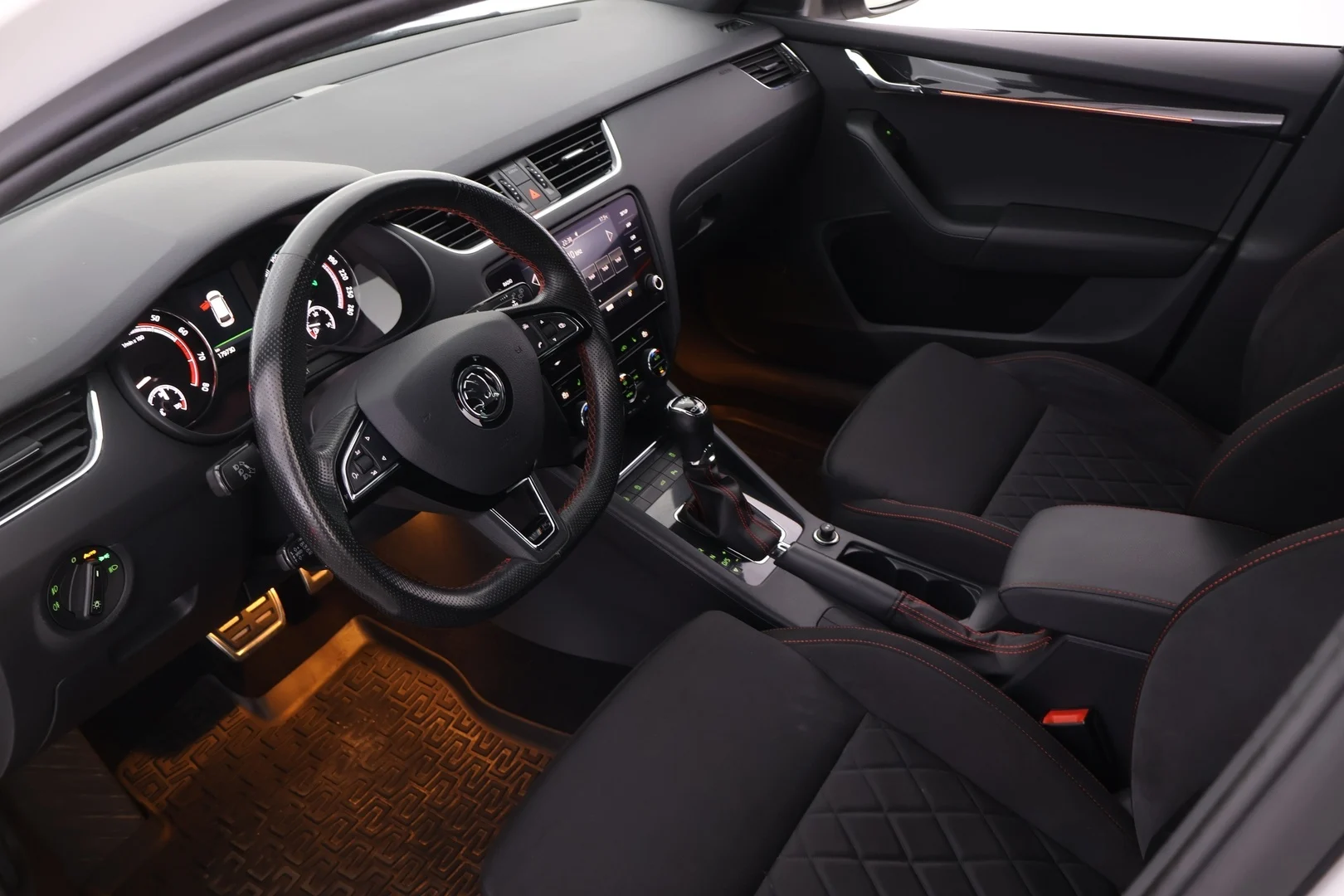 Car Image - 4sRUULHmLOjHc8s4tr56nn