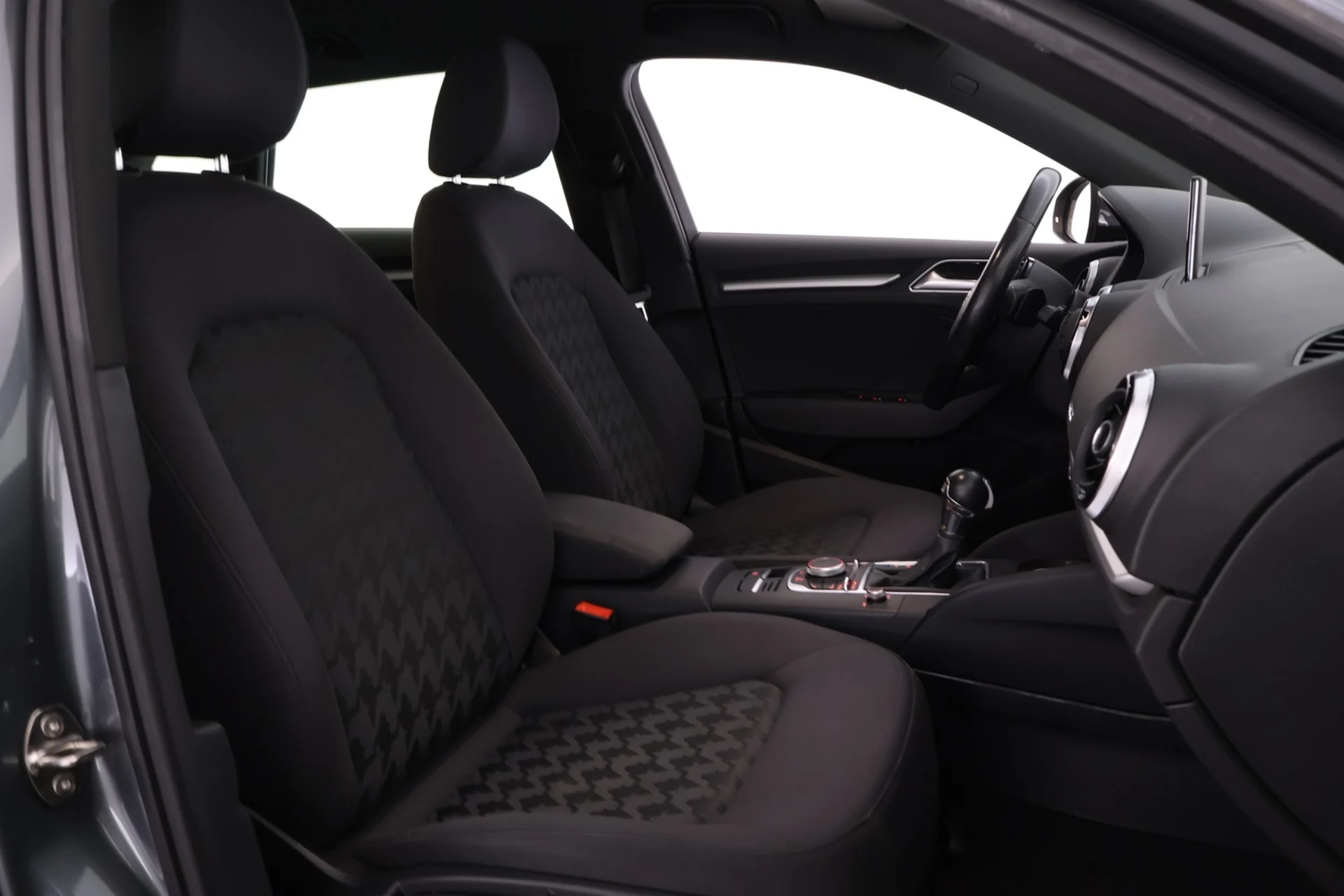 Car Image - 6jXDHOdEFJfKyHLxePbjDP