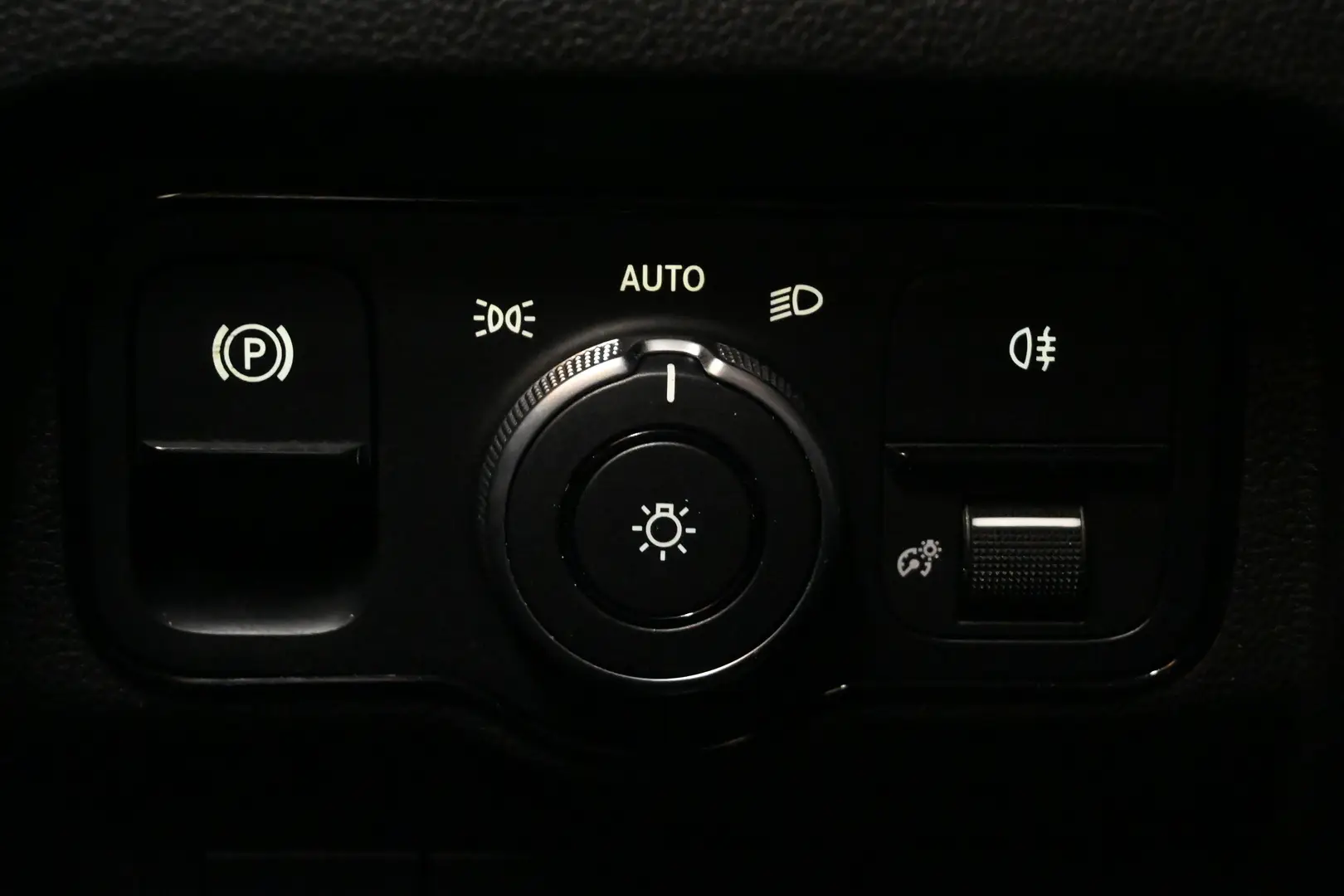 Car Image - 3fTWb29Alf8RoUYuGdVtsX