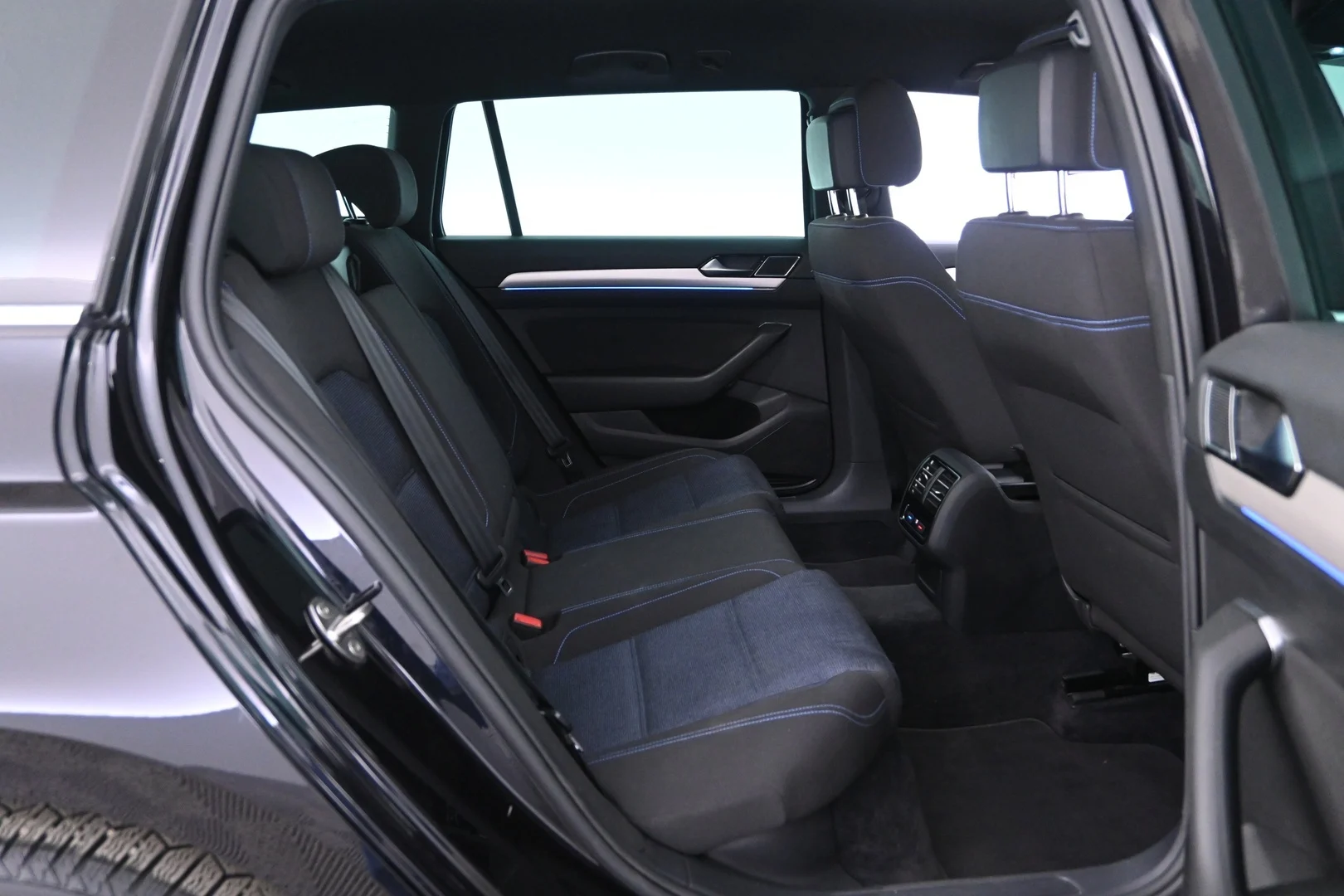 Car Image - 69h6LhKB4OSAn21xlporLx