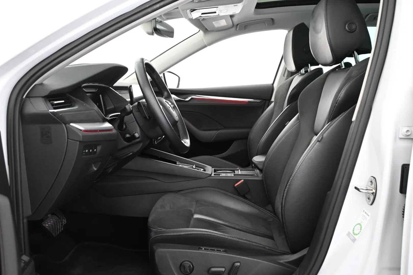 Car Image - Nnej0QBgqaukiV1BwLjWC