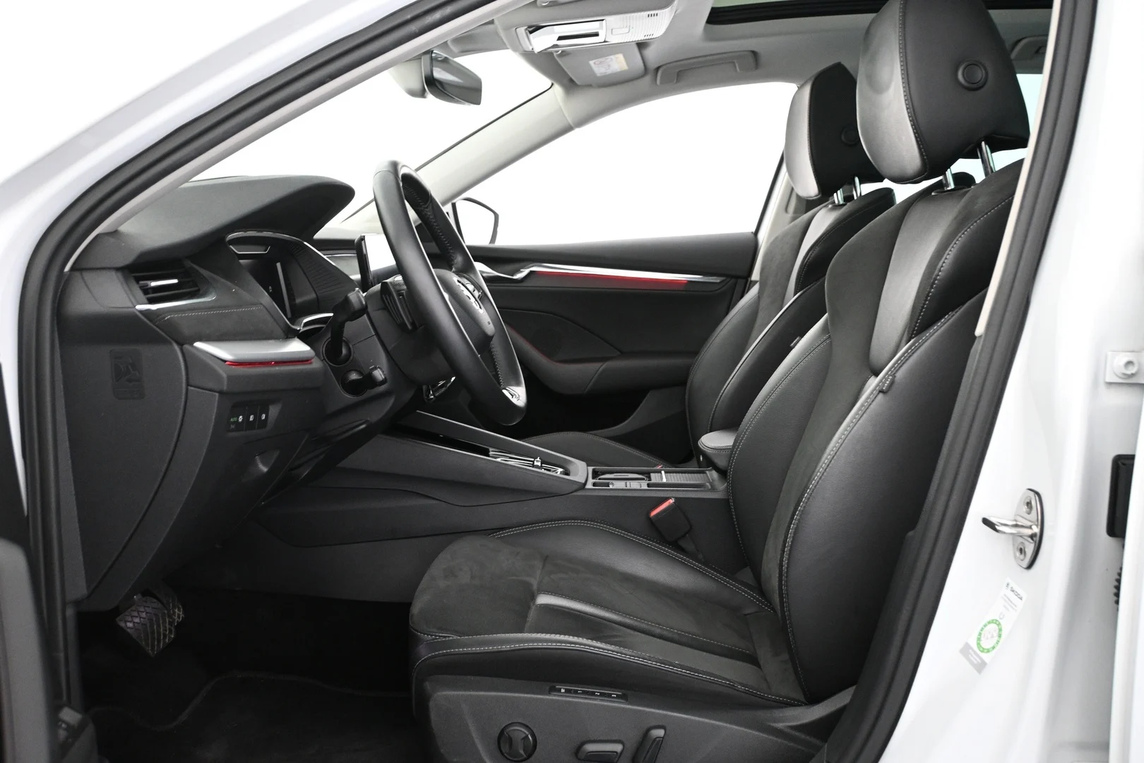 Car Image - Nnej0QBgqaukiV1BwLjWC