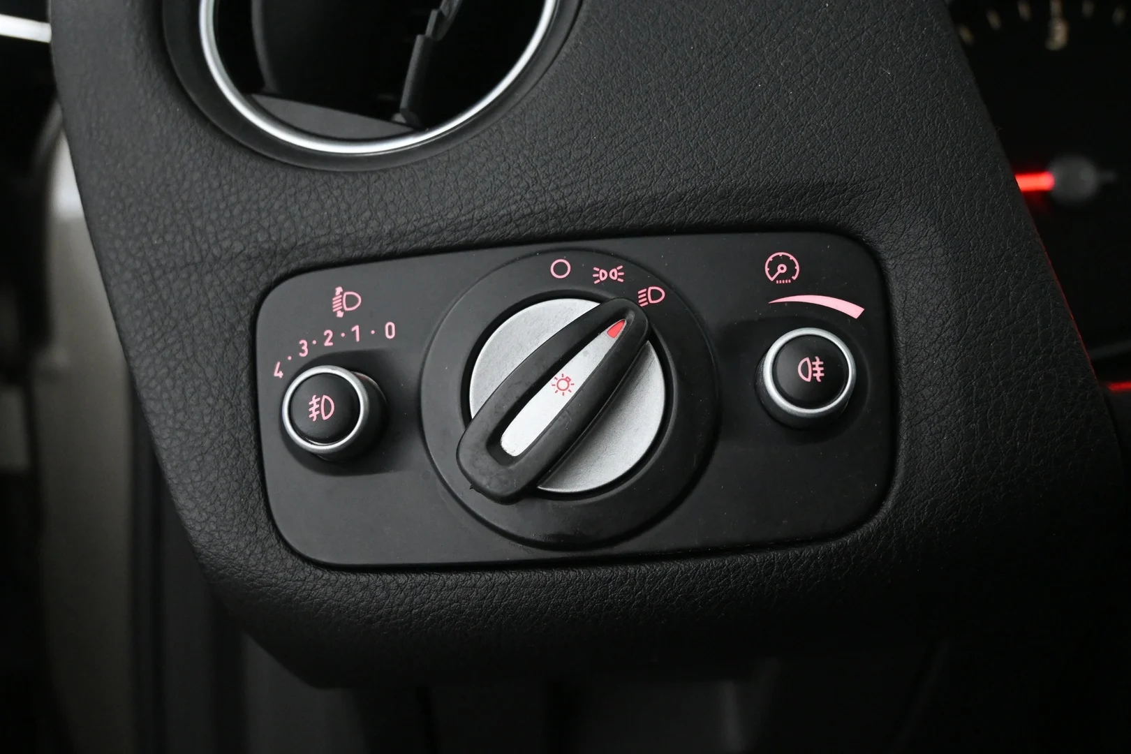 Car Image - 6PMAN7QL9bE4DOuUdZSn4F