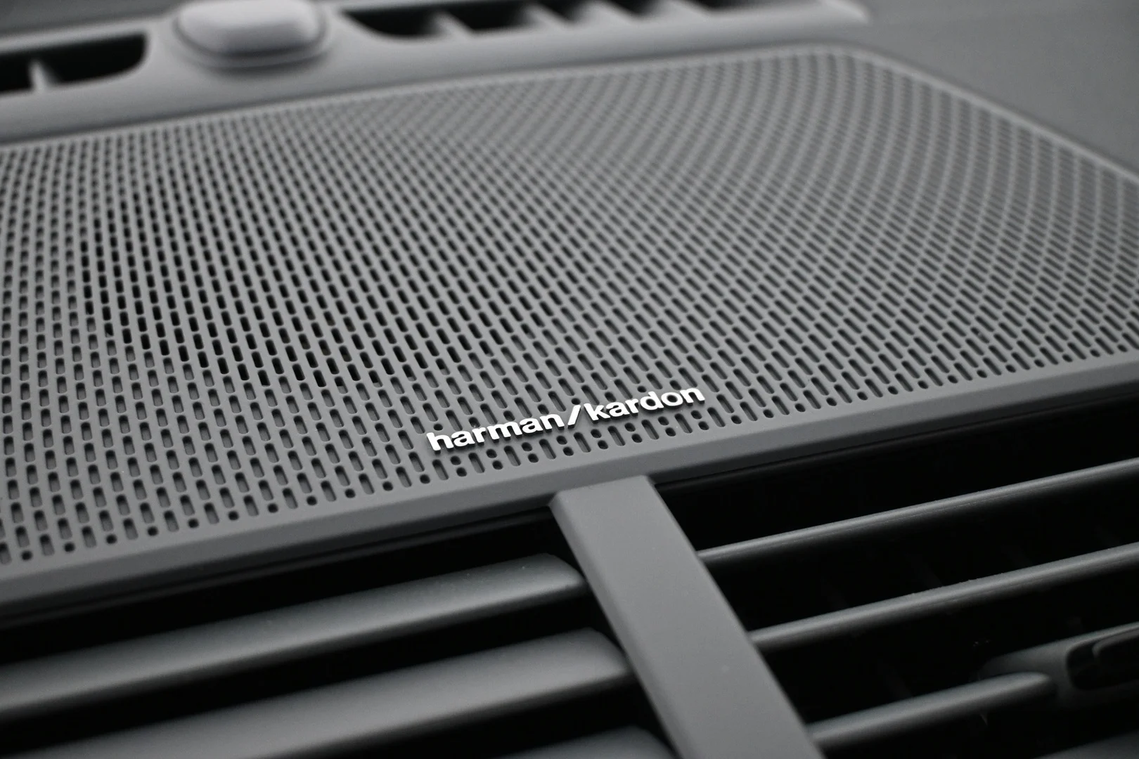Car Image - 3VicwlOE23irC8mPbkn5H5