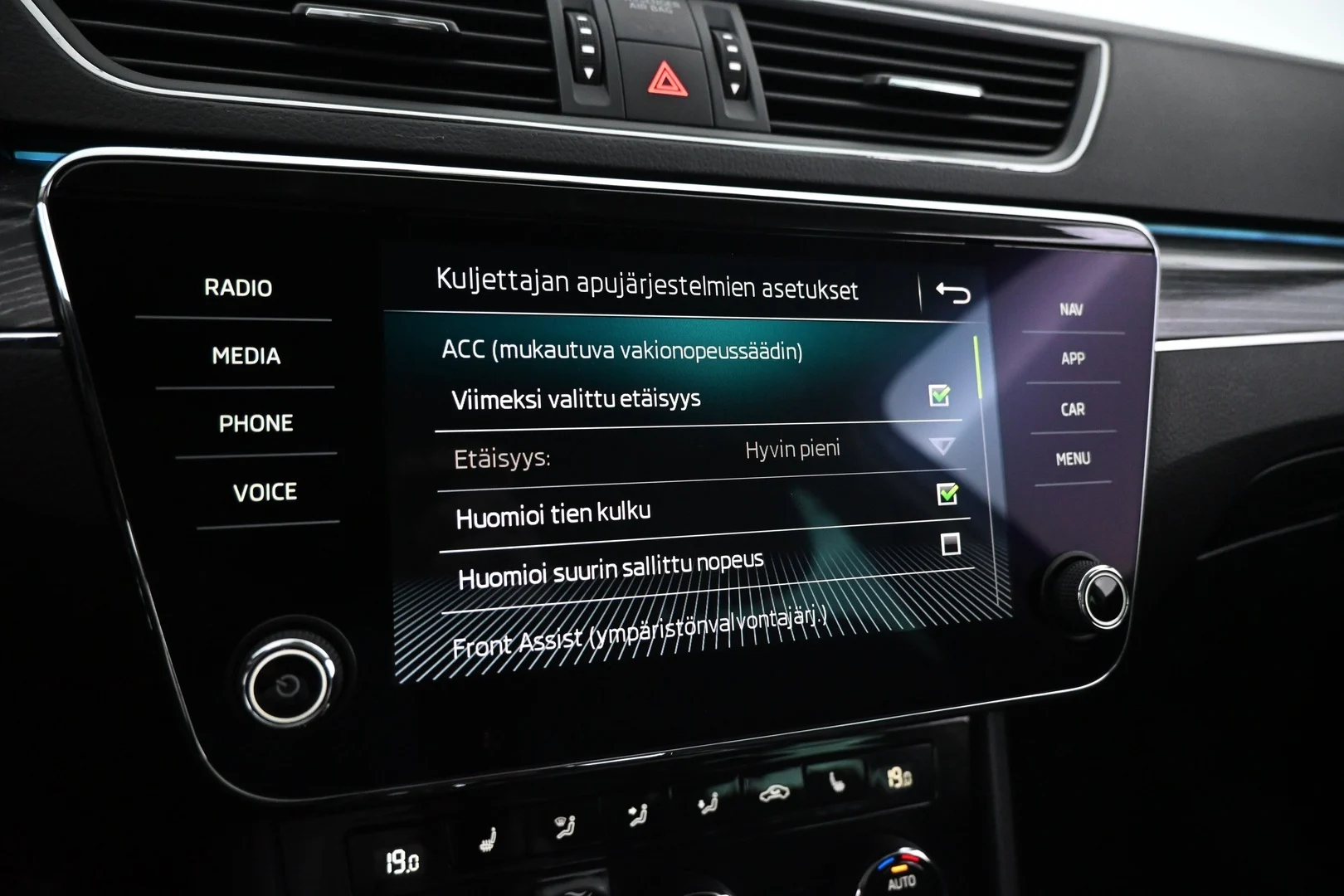 Car Image - 4l6YiS1ywvjkikTaTvpOq8