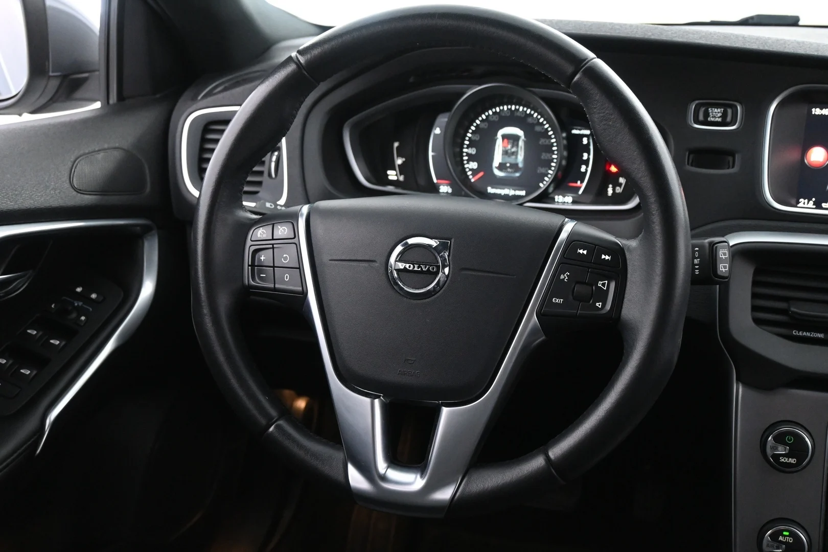 Car Image - 3QRIzCRTL1kW64cgPsKop0