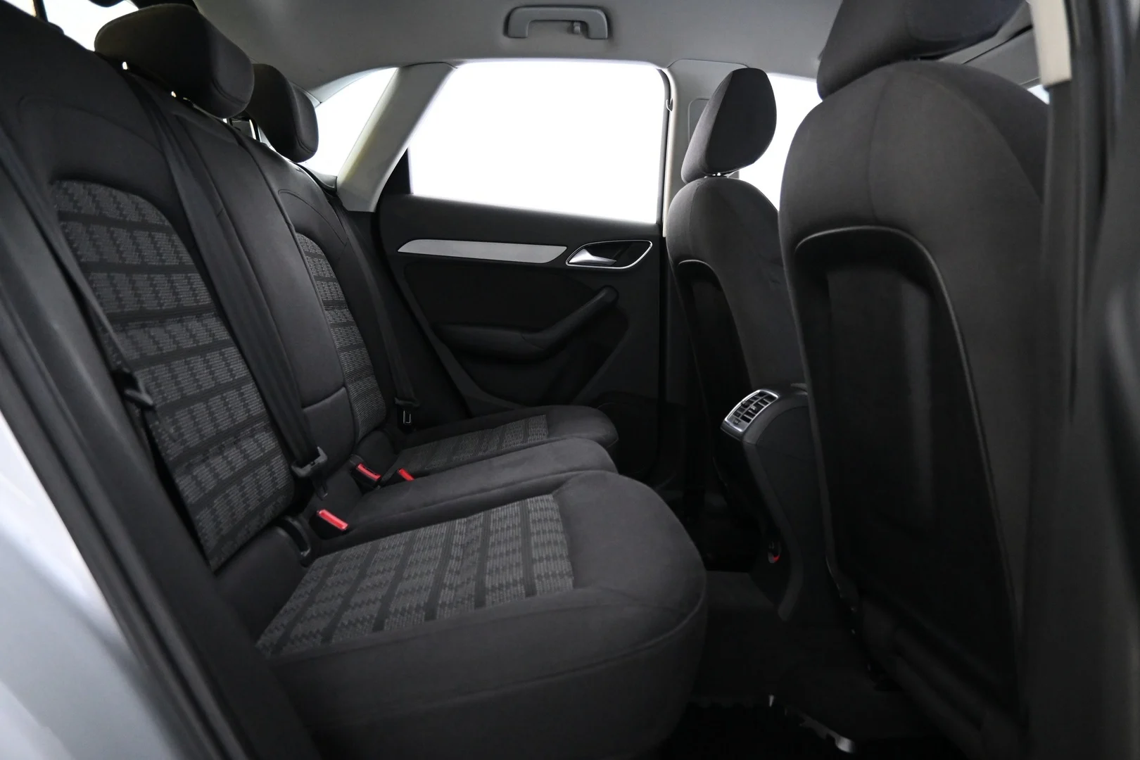 Car Image - 2d5E62loBz8VlGDLG6Rl8F