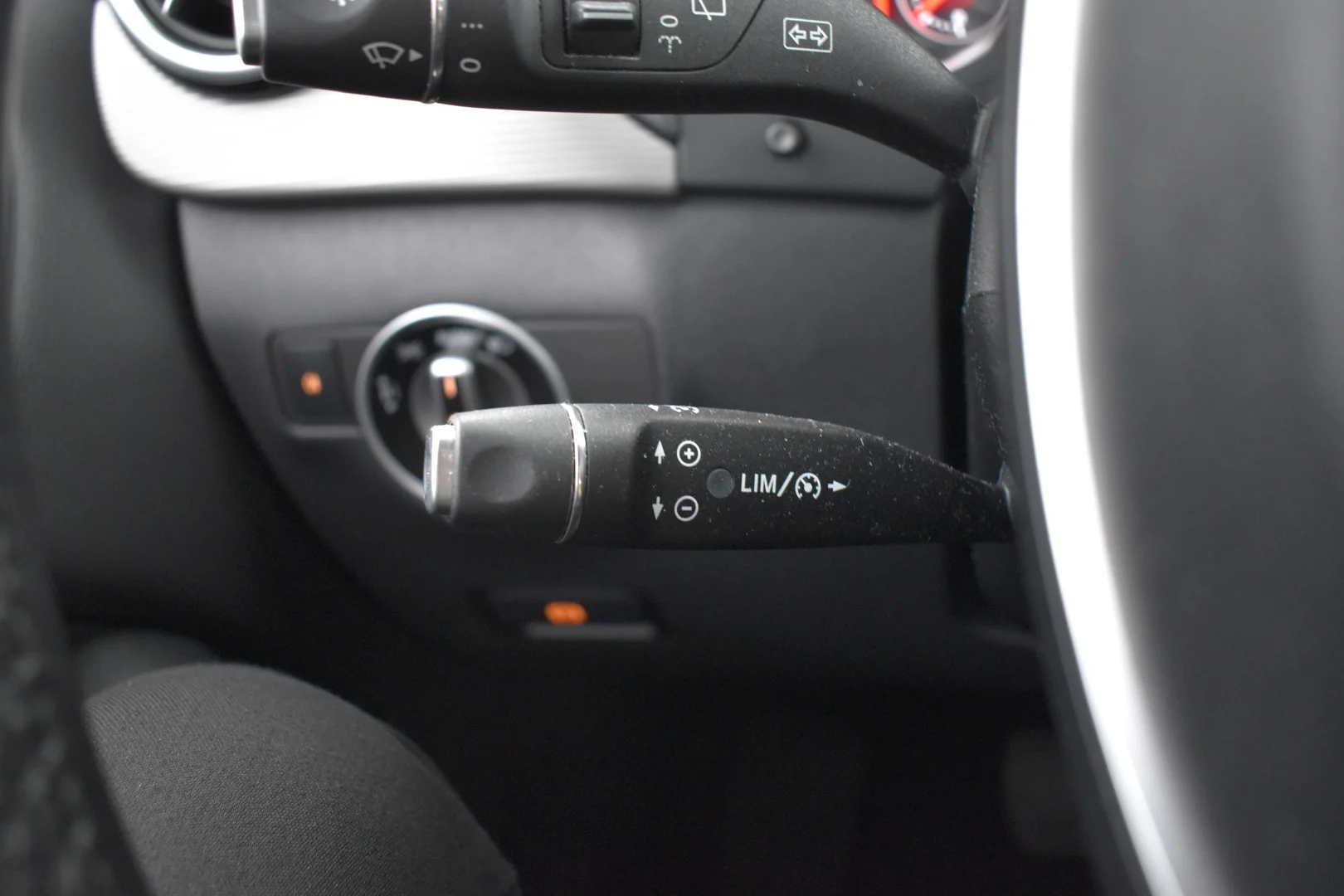Car Image - GjT6VcPIJxzirGwUrGAic