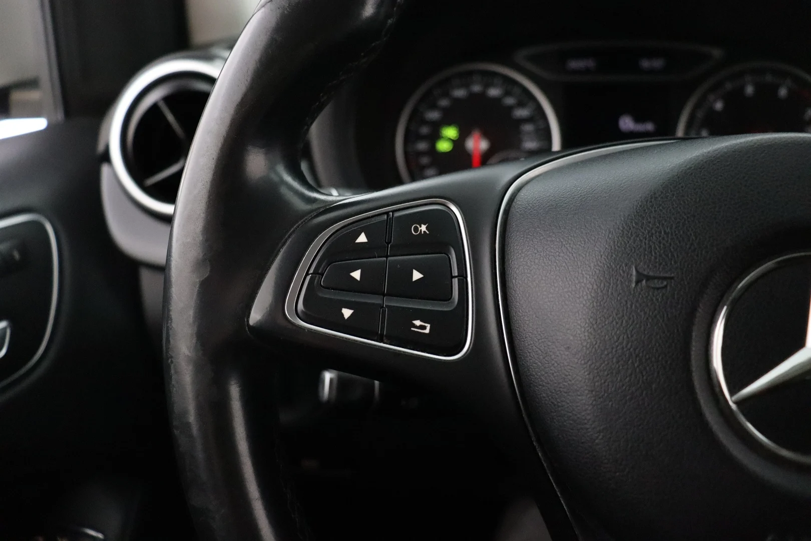 Car Image - 2Jb9mVvy8MAhboROXzbgMM