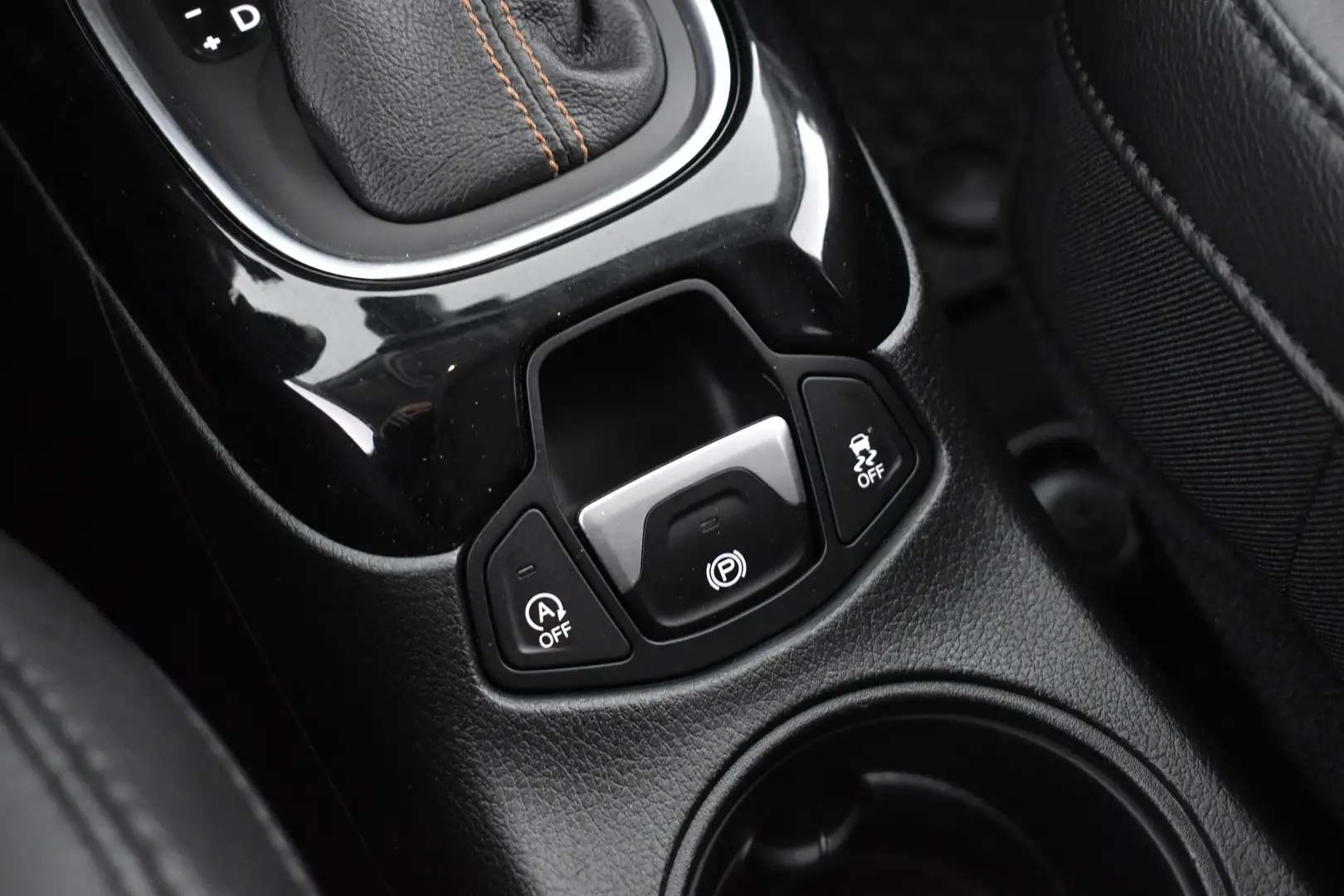 Car Image - 7kS6aF3LT4RlimUHk90vuY