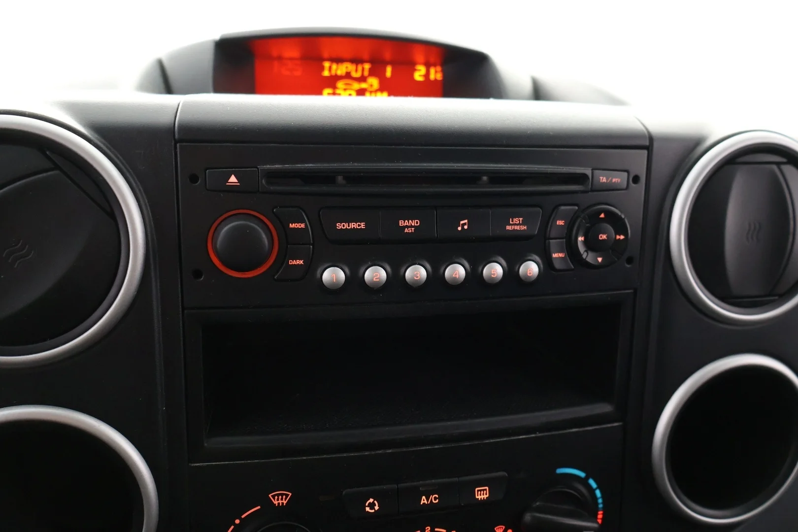 Car Image - 5FeFB9sGkJ6ils7cfDZoVn