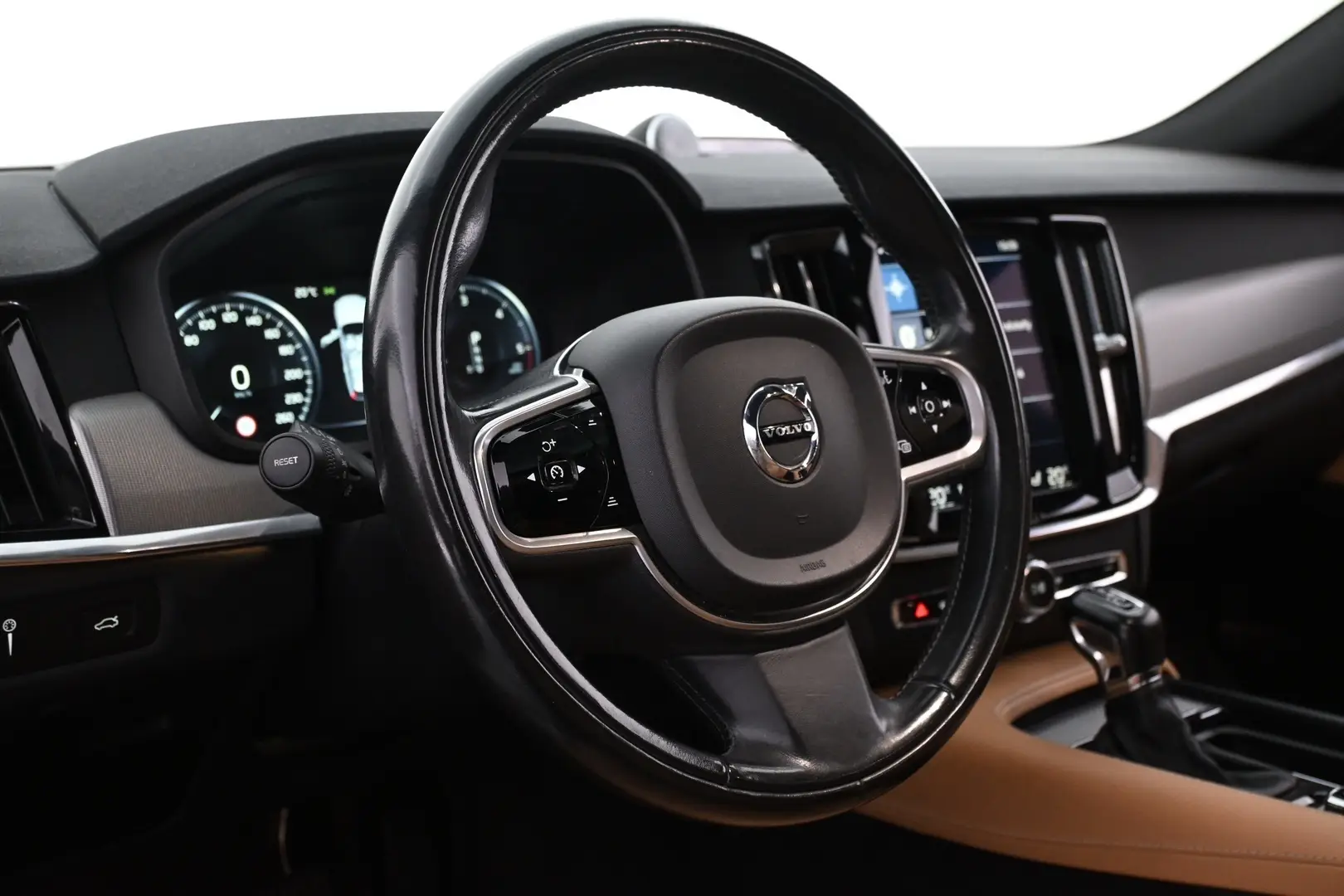 Car Image - 2kLJpdTRPefS0qQVbxAGRg