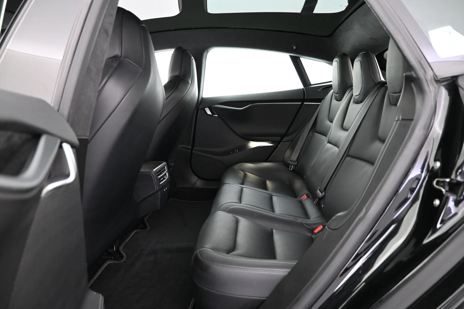 Car Image - 5pkijbN3u692SmJrPrC8sO
