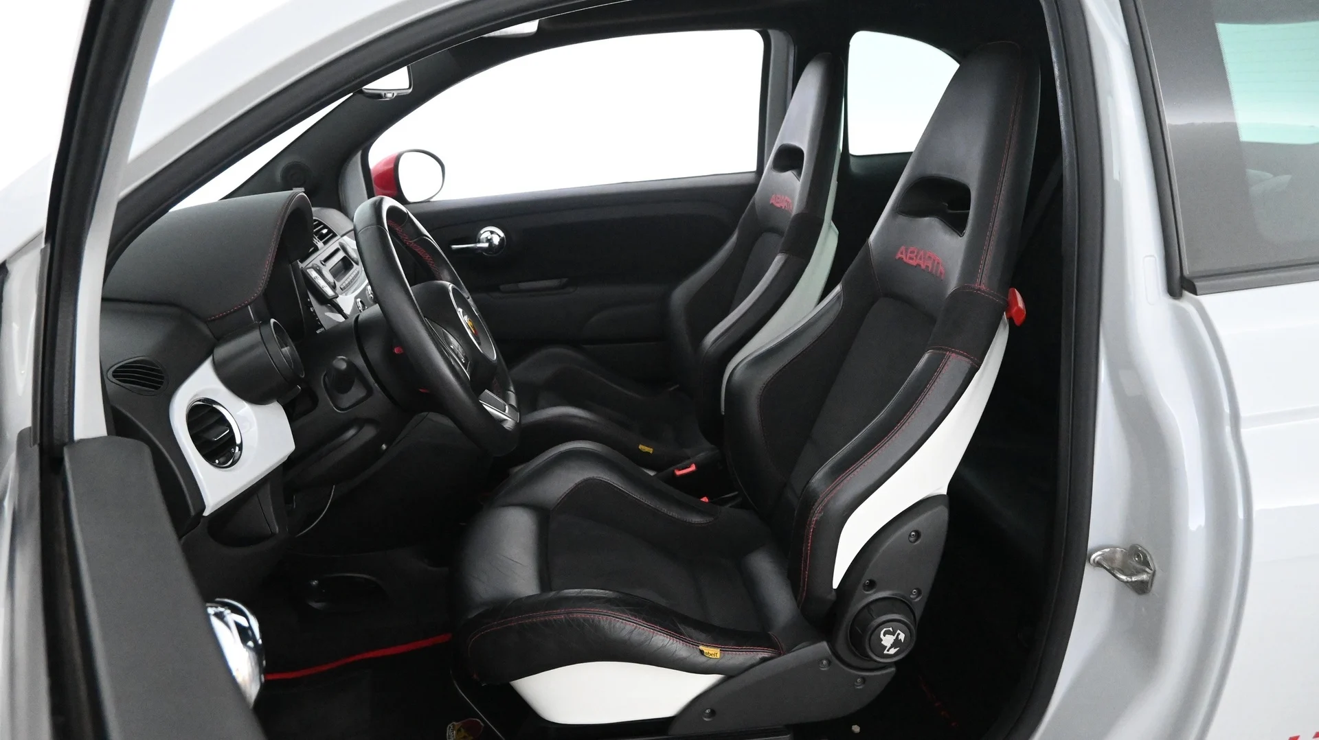 Car Image - RRlvSoSKfckY9aD8r6JeL