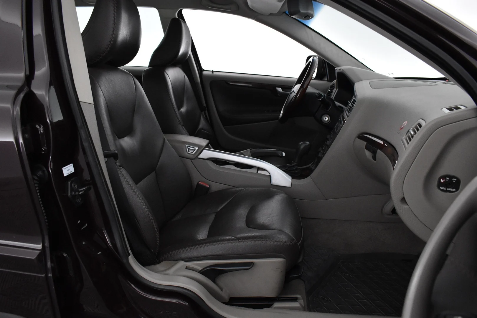 Car Image - 3R5YtsakmGYbUBLJLzfX53
