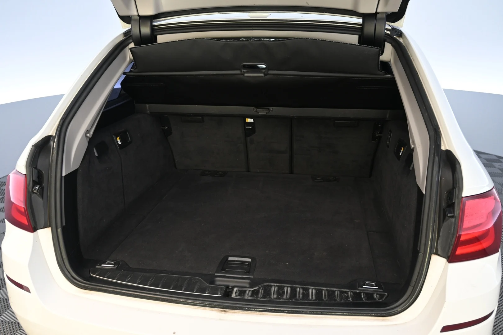 Car Image - 2Nxu3iKaGWjr40NLxiM6di