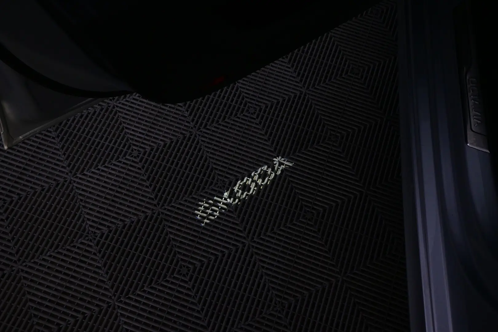 Car Image - 3Pv3eAf7zdrrwhhk27njfv