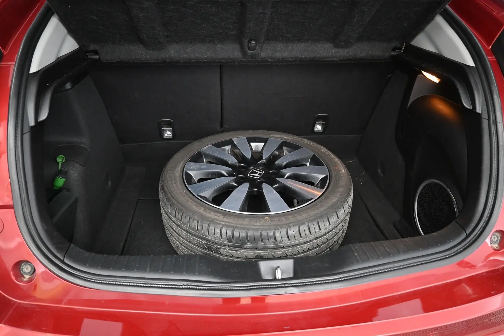 Car Image - 5QoW8PzXykiOzzhI3D5pmY