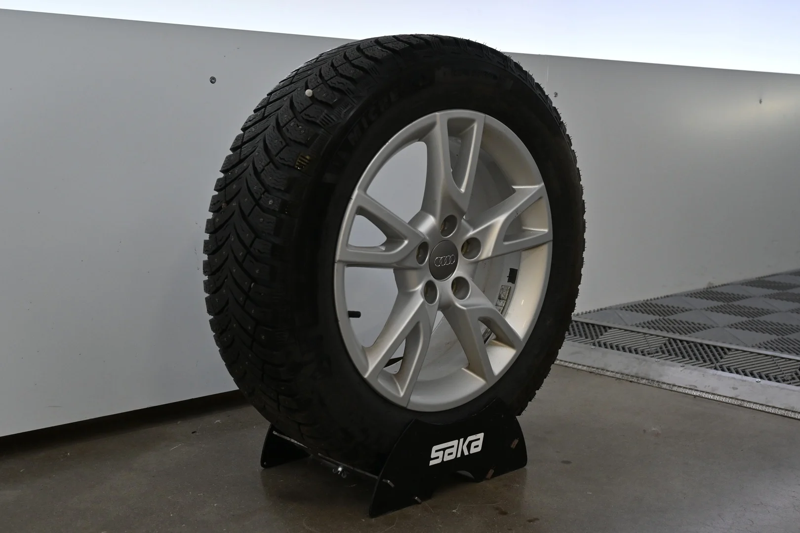 Car Image - 1rg3nTGYEei6WHgqkRXG3c