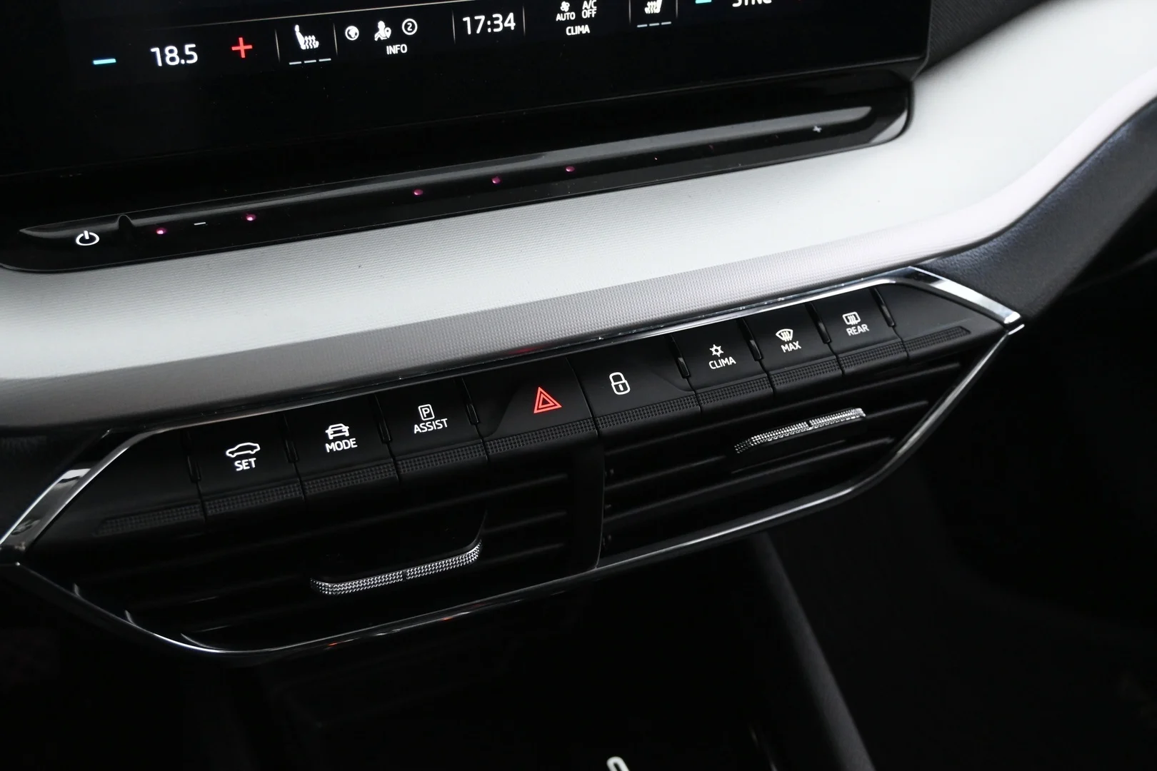 Car Image - 7uhLO6zCgqK79udeaDwj9N