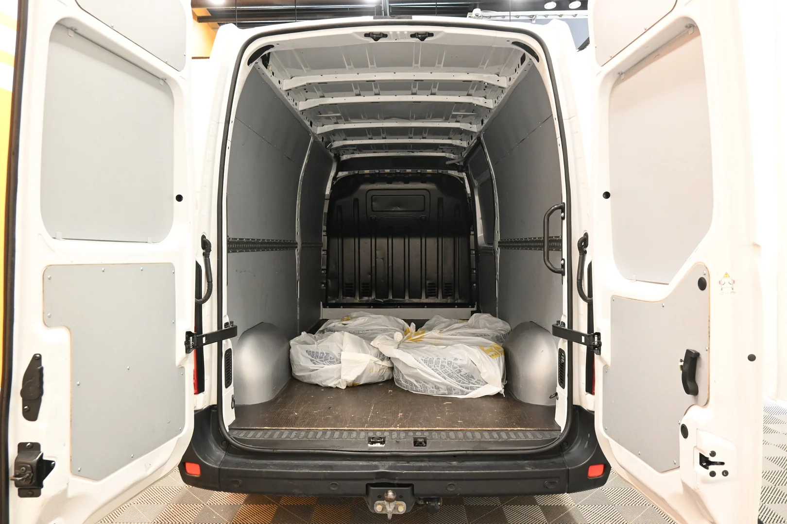 Car Image - 6tYtiLMKProEjgyMJtFGl6