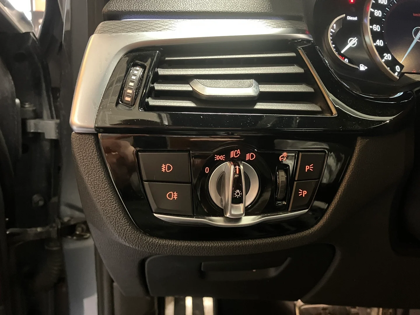 Car Image - 42gD9CSyG1wmtXUdxN9O7K