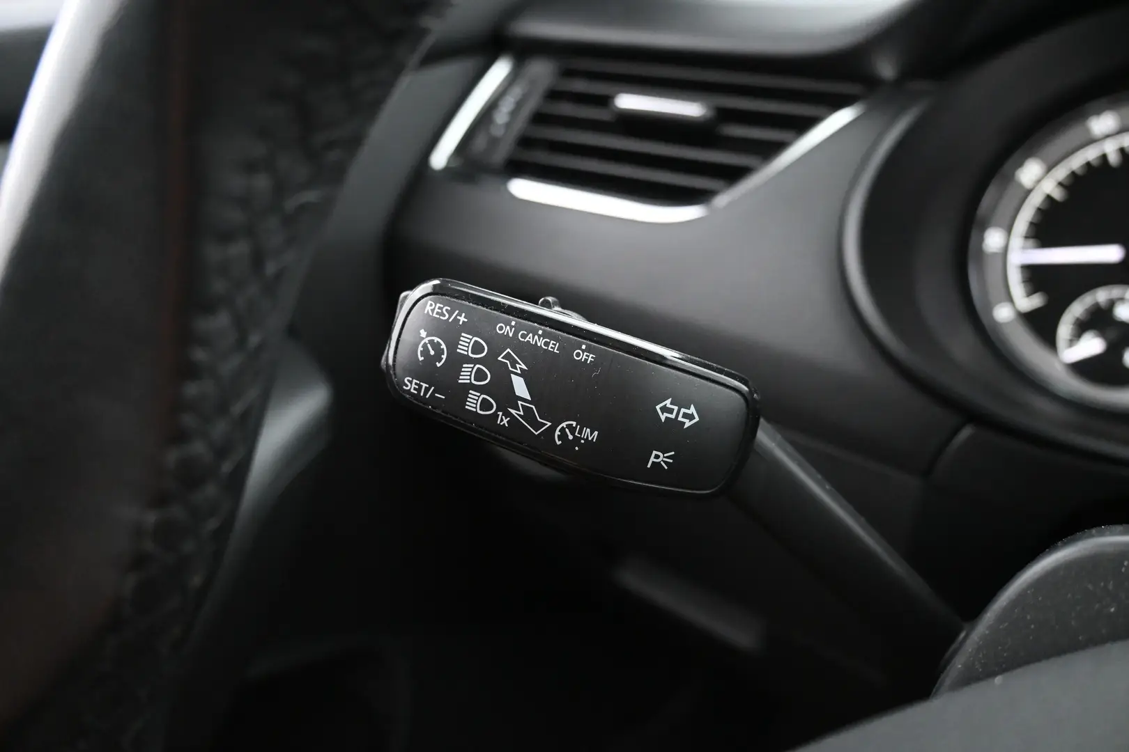 Car Image - 3ANJ5cLLxBcb9rQ5gM4xqF