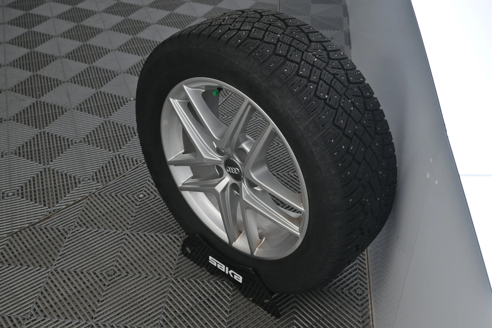 Car Image - 4Sk2l5YsqCTsvWcur196Ix