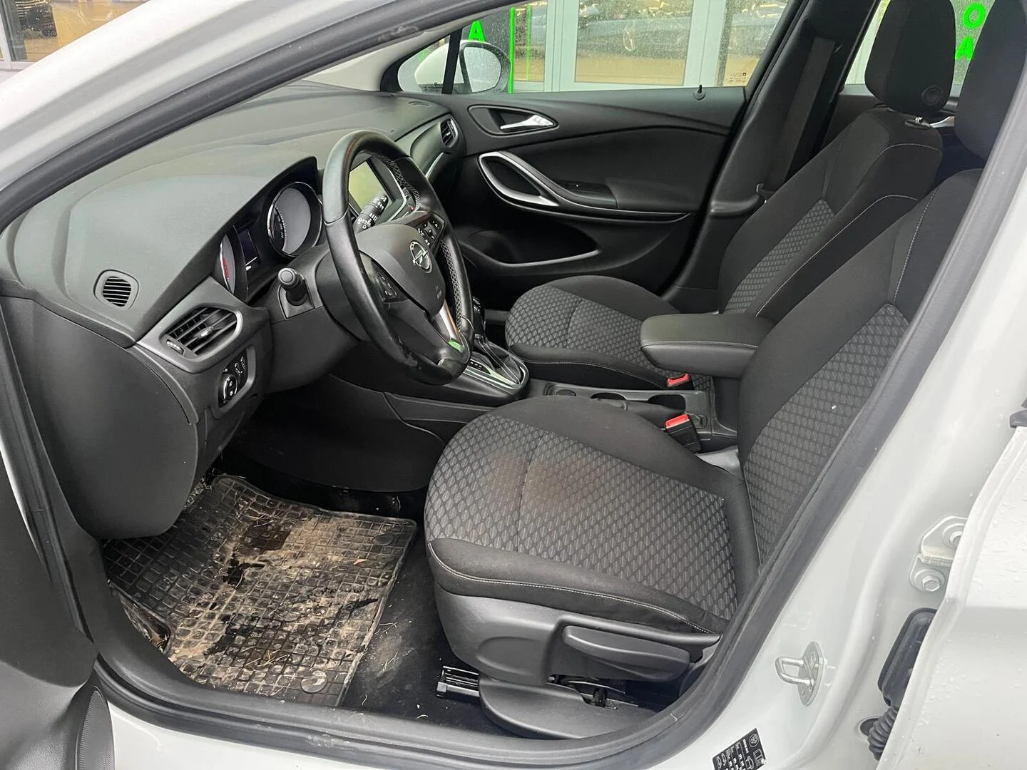 Car Image - 6UdyaFYZxbzexmDTXQPuvF