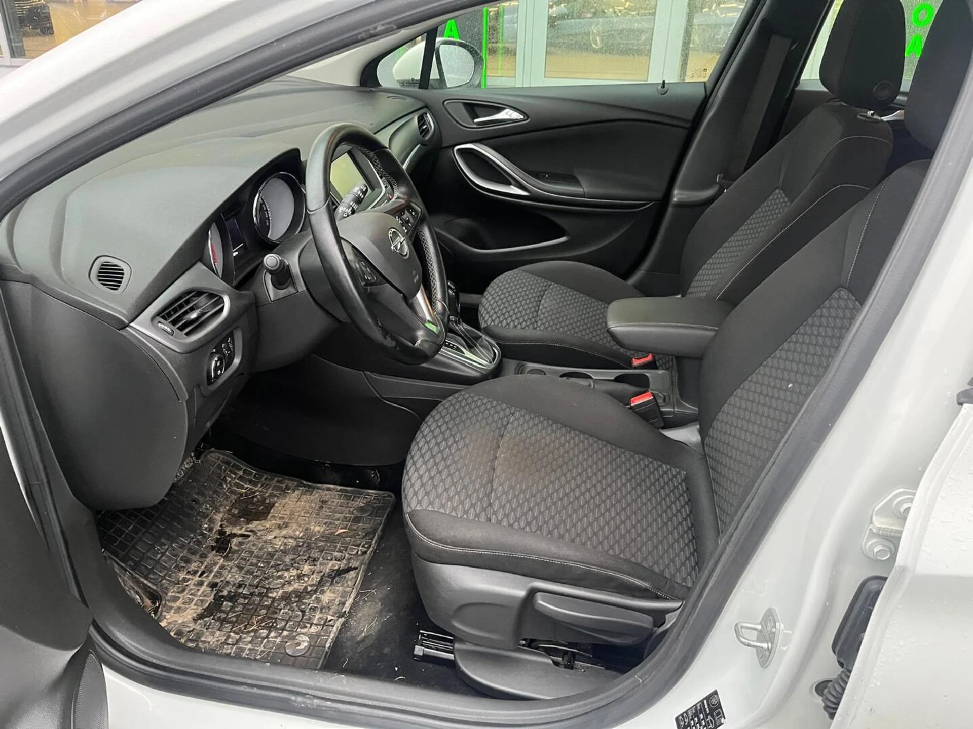 Car Image - 6UdyaFYZxbzexmDTXQPuvF