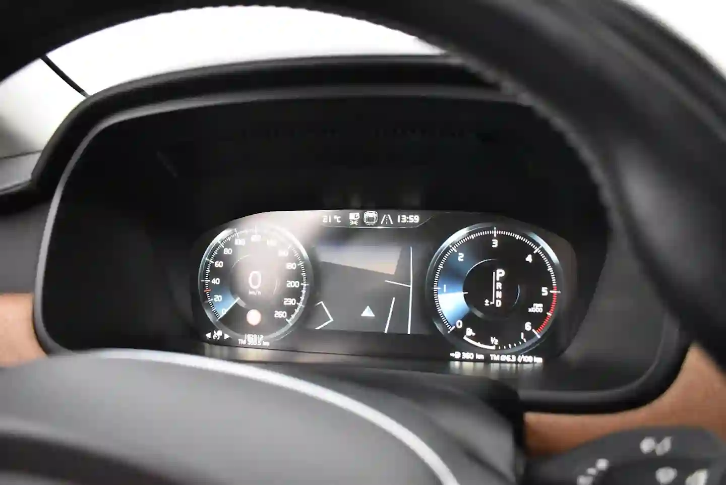 Car Image - 44kxJzRqzvbMQyrDeUxTIZ