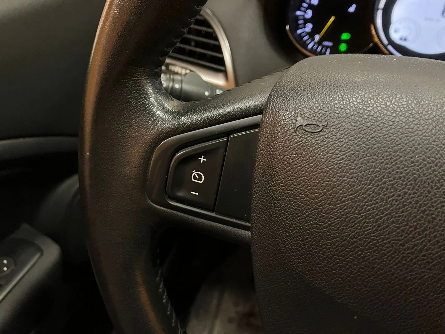 Car Image - 233aKTmQHH9iCvzbLN96pK