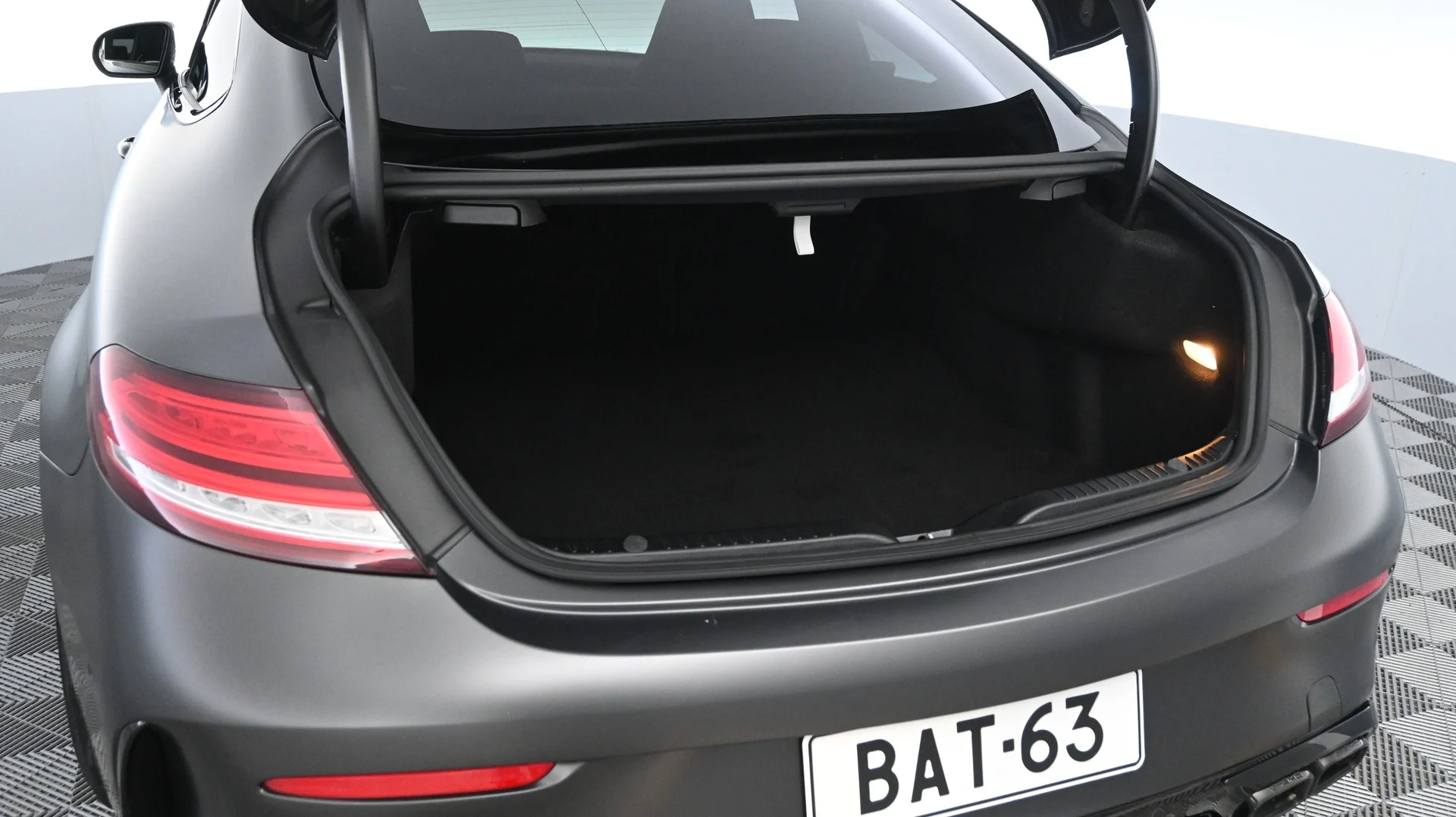 Car Image - 6BZtr9C6JV5sTt1Fz9olVW