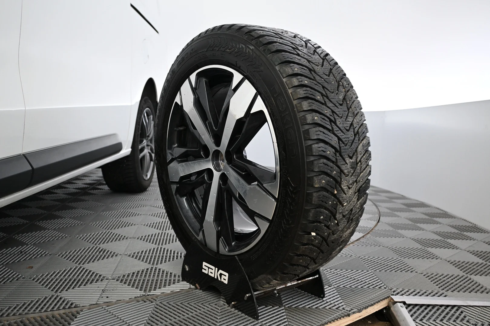 Car Image - 25YwaRFCEkX7Q92jW18U8I