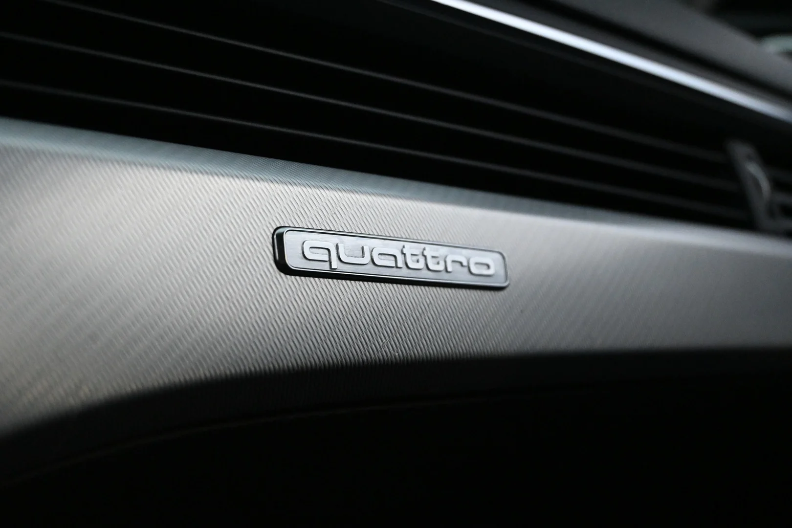 Car Image - 1YOdjLYm40KUFnFl4Q8UJx