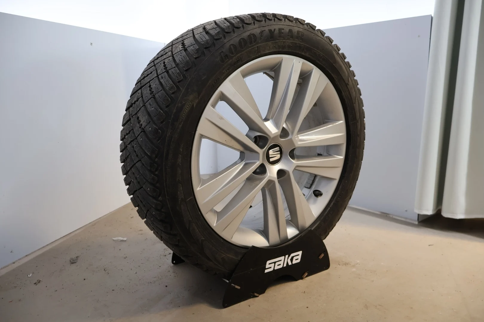 Car Image - 3JvRNM0f8IxuzcFXhfNFA1